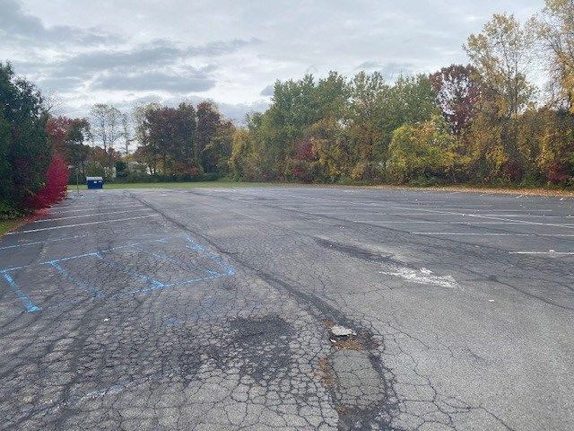 45 MacArthur Dr, Schenectady, NY 12302